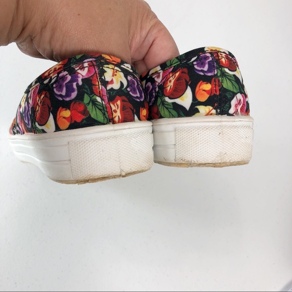 Disney Alice in Wonderland sneakers size 6 - Picture 6 of 8